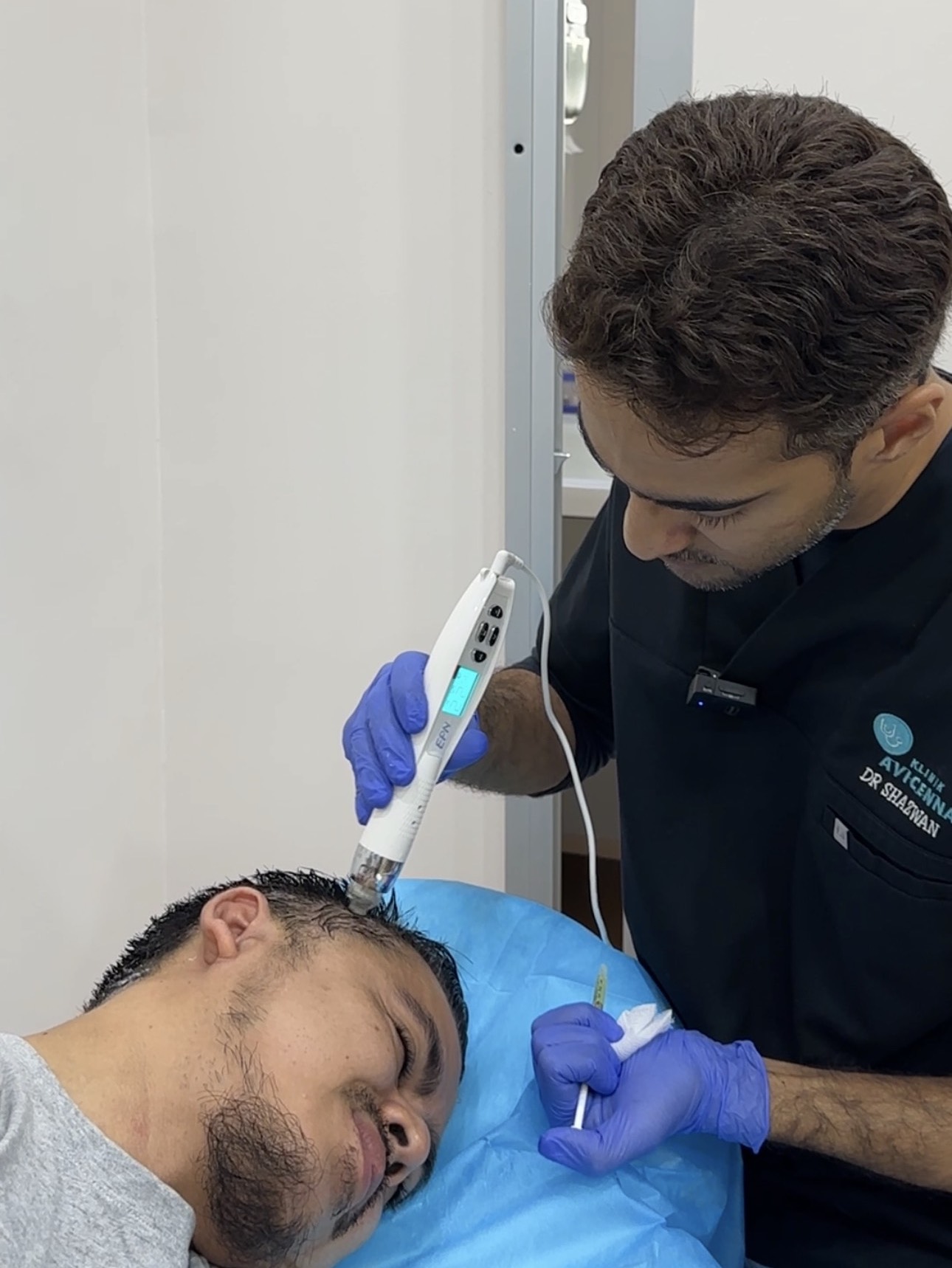 DR MOHAMAD SHAZWAN from Klinik Avicenna giving hair treatment